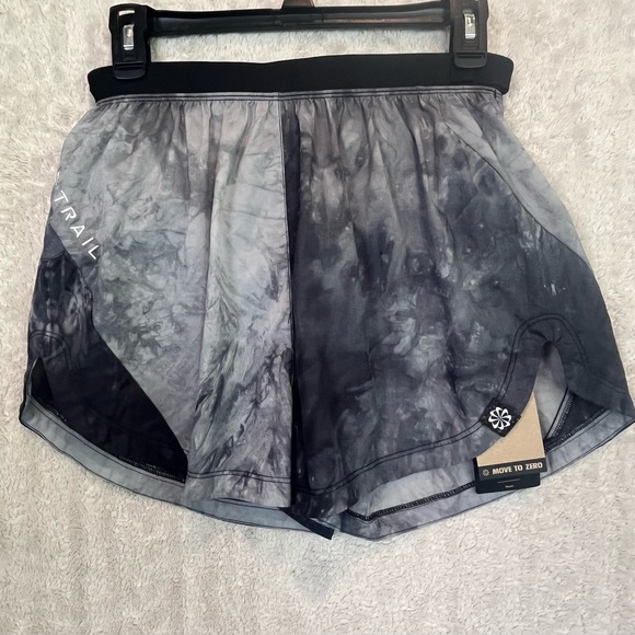 NWT Nike Women's Trail Running Shorts Sz XS Repel Gray Tie Dye Zipper Pockets - Picture 2 of 16